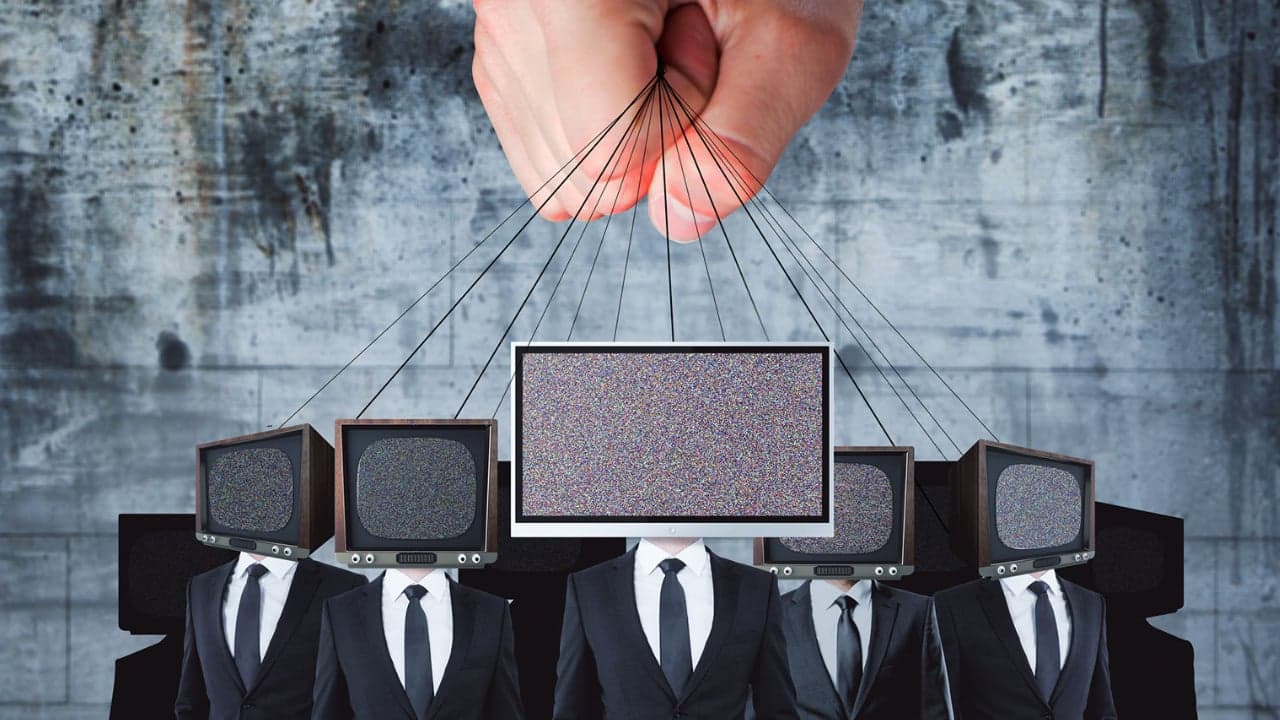 التحكم في الإعلام