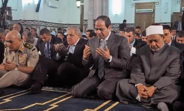 هوية الدولة بين الأزهر والعسكر.. مصر لن تكون علمانية