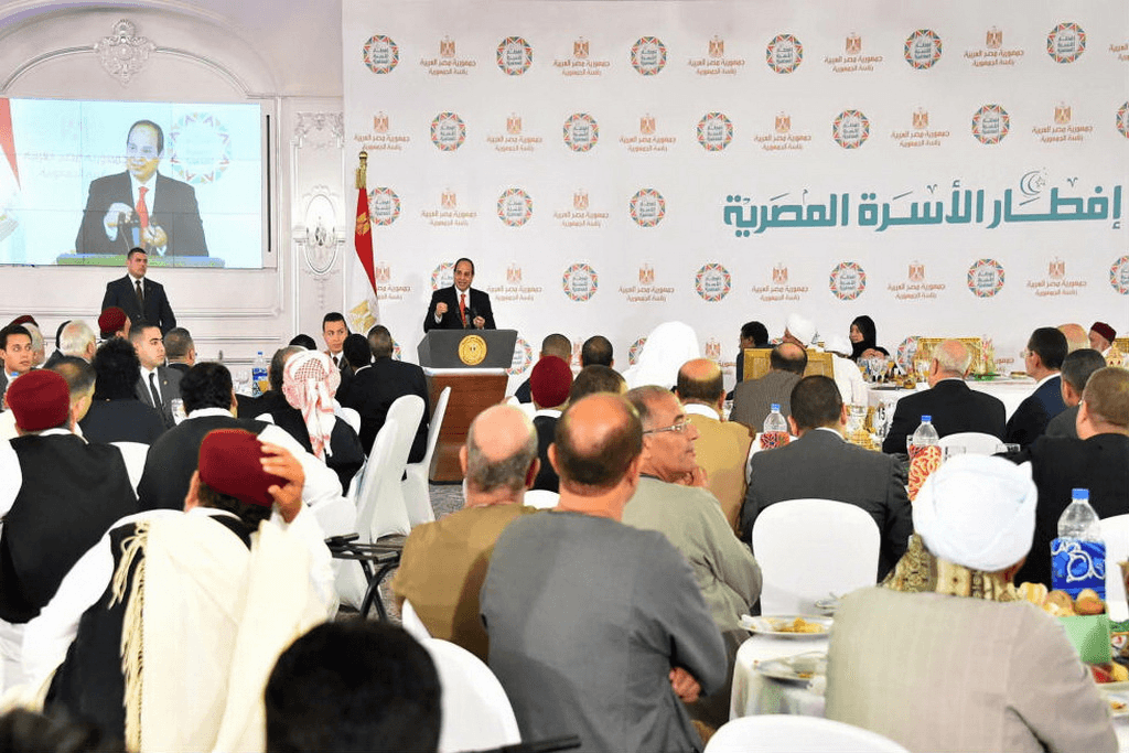 مصر المحبوسة بين عزومة الماسة ووليمة العروسة