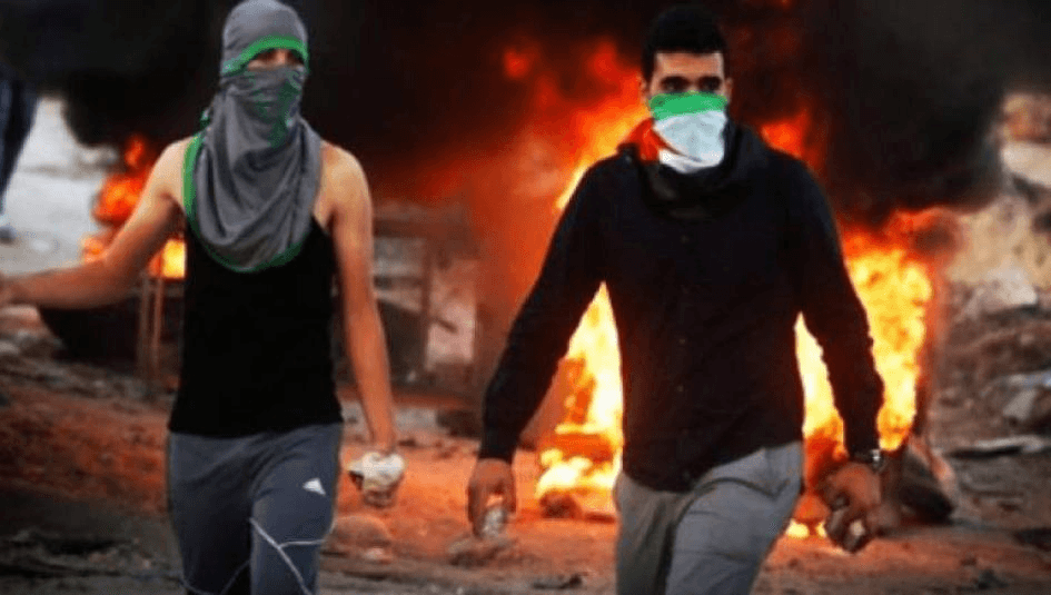 طعنة الغدر الجبان.. وطعنة الشجعان