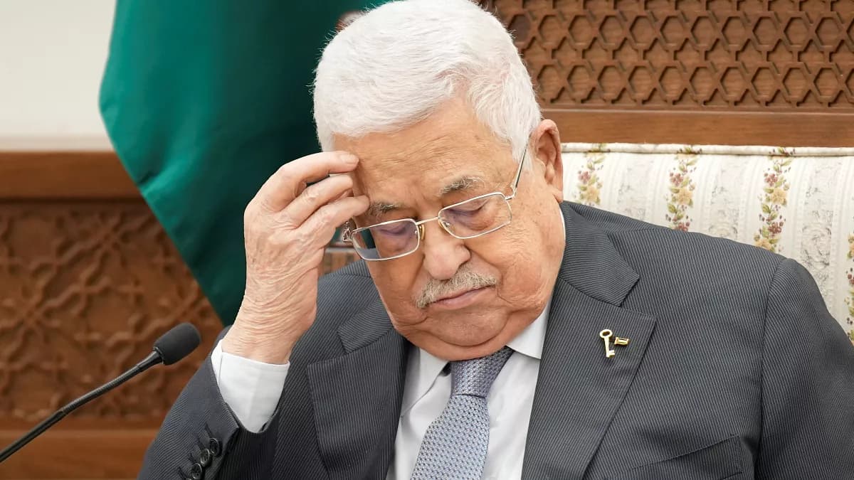 عباس يُلَّمع سيفه