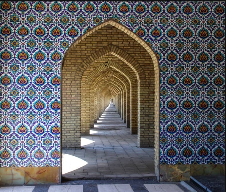 مقرنصات وزخارف